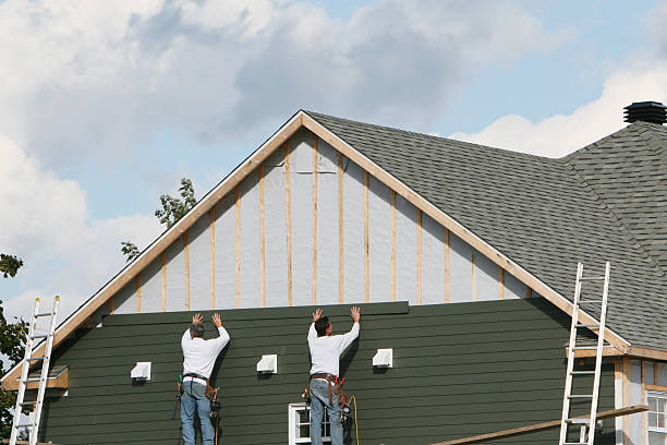 Professional Siding Replacement technician working in Carrollton, VA